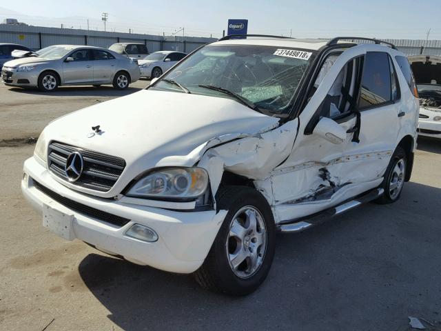 4JGAB54E12A324360 - 2002 MERCEDES-BENZ ML 320 WHITE photo 2