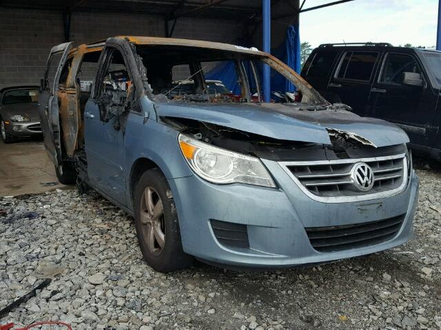 2V4RW3D10AR306123 - 2010 VOLKSWAGEN ROUTAN SE BLUE photo 1