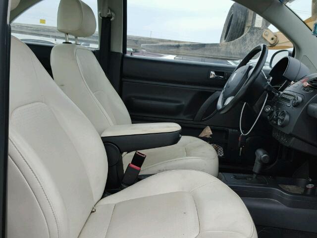 3VWFG31CX8M525671 - 2008 VOLKSWAGEN NEW BEETLE 黑色 照片 5