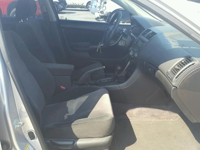 1HGCM56145A158570 - 2005 HONDA ACCORD DX SILVER photo 5