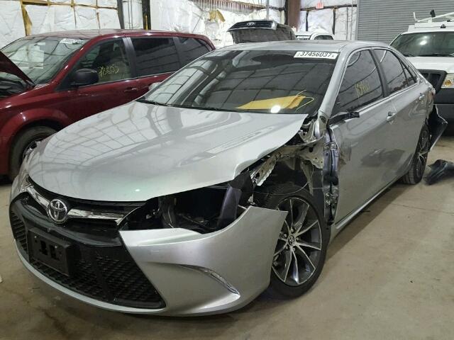 4T1BK1FK9HU577742 - 2017 TOYOTA CAMRY SILVER photo 2