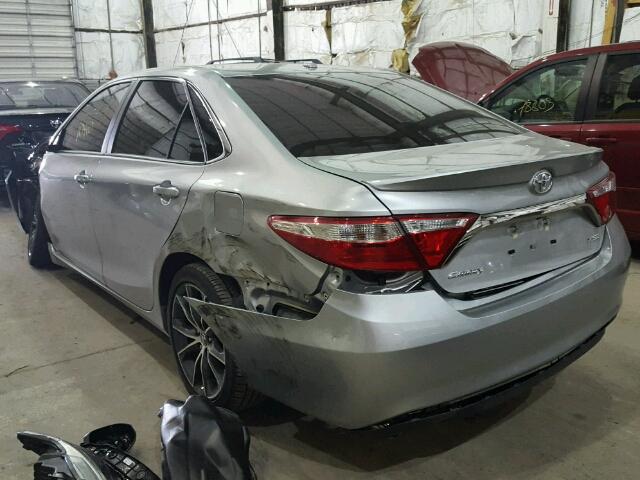 4T1BK1FK9HU577742 - 2017 TOYOTA CAMRY SILVER photo 3