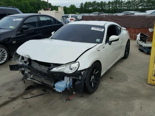 JF1ZNAA15D1730255 - 2013 TOYOTA SCION FR-S WHITE photo 2