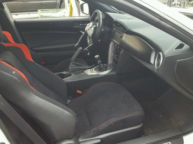 JF1ZNAA15D1730255 - 2013 TOYOTA SCION FR-S WHITE photo 5