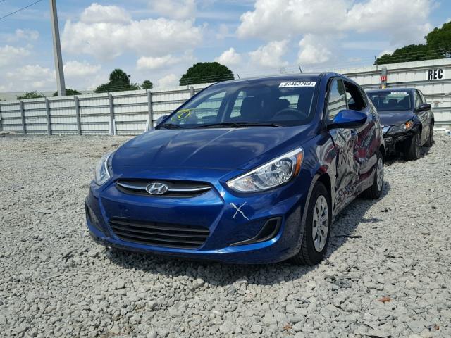 KMHCT5AE9HU315858 - 2017 HYUNDAI ACCENT SE BLUE photo 2