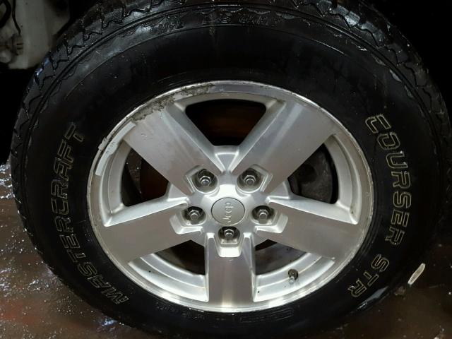 1J8HG48K26C300652 - 2006 JEEP COMMANDER SILVER photo 9