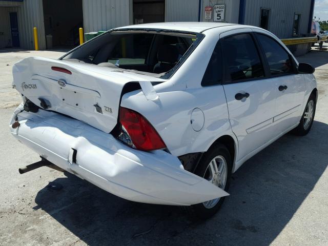 1FAHP38Z64W178913 - 2004 FORD FOCUS ZTS WHITE photo 4