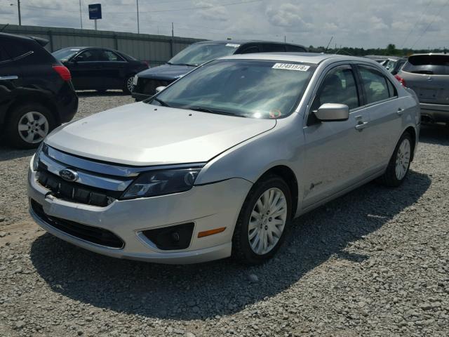 3FADP0L32AR381733 - 2010 FORD FUSION HYB SILVER photo 2