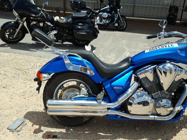 JH2SC6707BK100071 - 2011 HONDA VT1300 CS BLUE photo 6