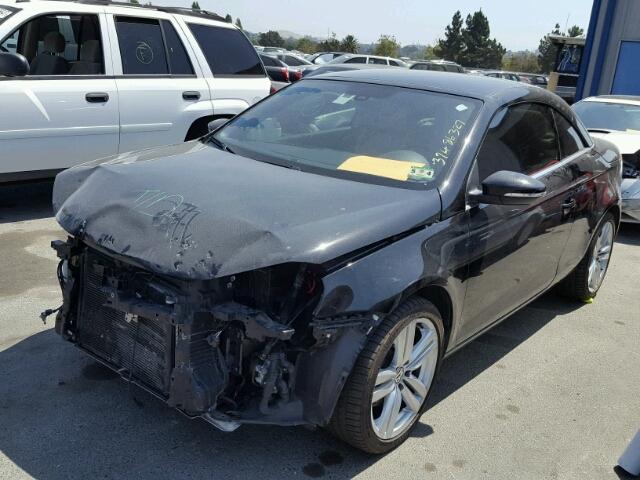 WVWFW7AH7CV002714 - 2012 VOLKSWAGEN EOS LUX Черный фото 2