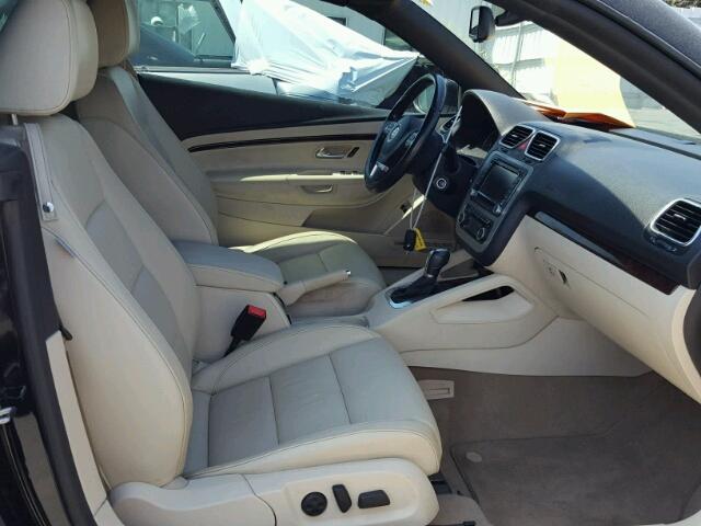 WVWFW7AH7CV002714 - 2012 VOLKSWAGEN EOS LUX Черный фото 5