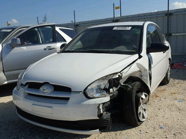 KMHCM36C69U114042 - 2009 HYUNDAI ACCENT GS WHITE photo 2