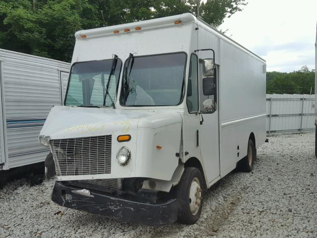 4UZAANBW36CW12132 - 2006 FREIGHTLINER CHASSIS M WHITE photo 2