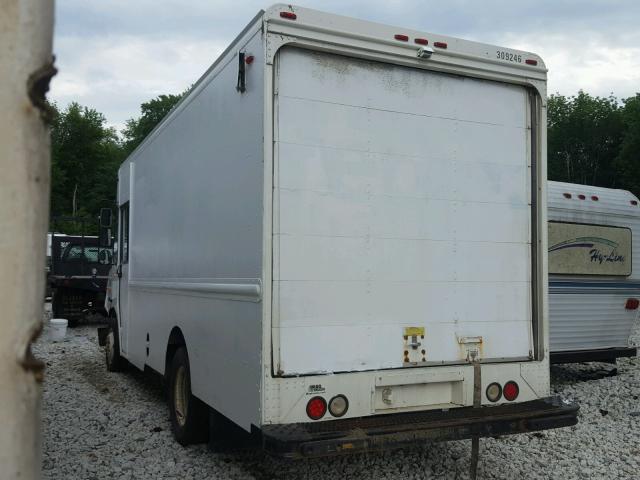 4UZAANBW36CW12132 - 2006 FREIGHTLINER CHASSIS M WHITE photo 3