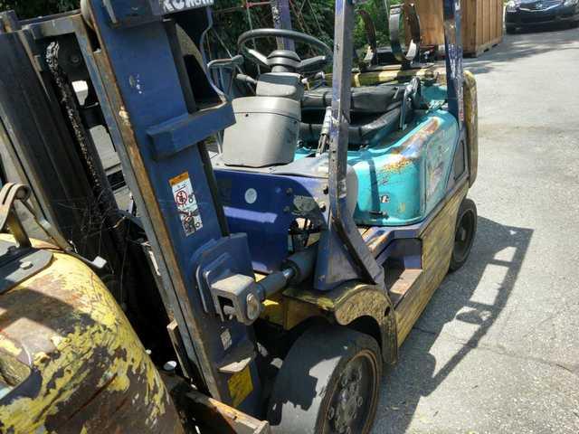 563886A - 2003 KMTS FORKLIFT UNKNOWN - NOT OK FOR INV. photo 2