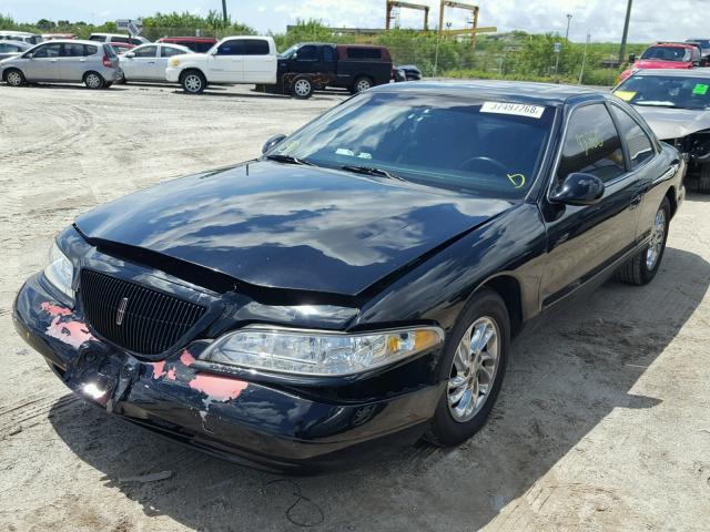 1LNFM92V3WY719244 - 1998 LINCOLN MARK VIII BLACK photo 2