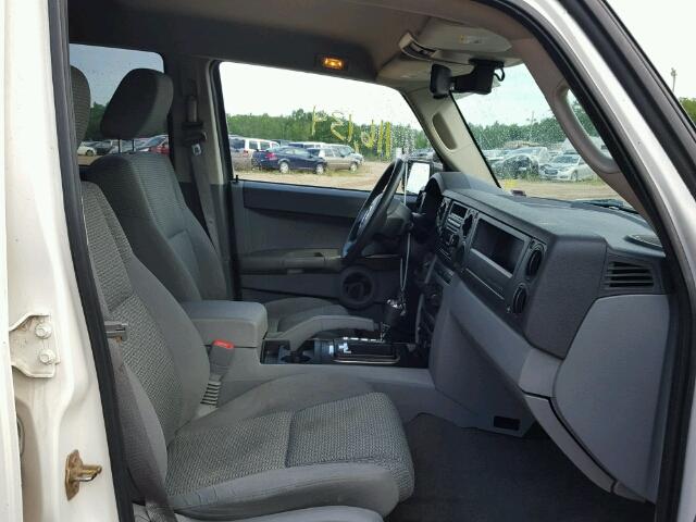 1J8HG48N16C237716 - 2006 JEEP COMMANDER WHITE photo 5