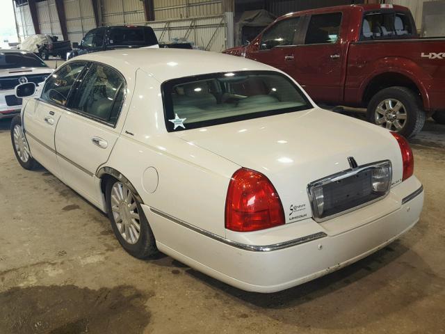 1LNHM82W63Y658401 - 2003 LINCOLN TOWN CAR S WHITE photo 3