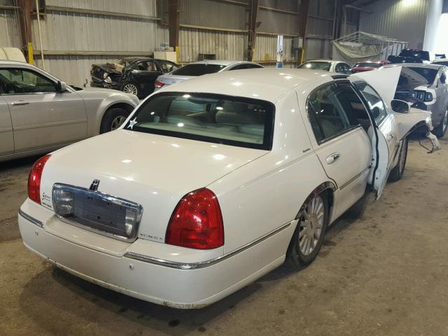 1LNHM82W63Y658401 - 2003 LINCOLN TOWN CAR S WHITE photo 4