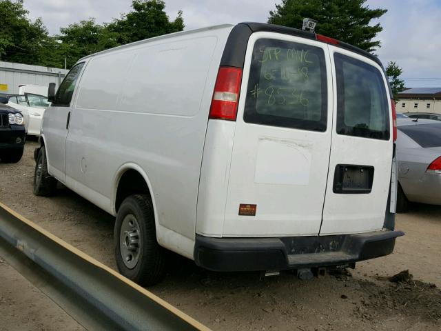 1GTHG35UX61256208 - 2006 GMC SAVANA G35 WHITE photo 3