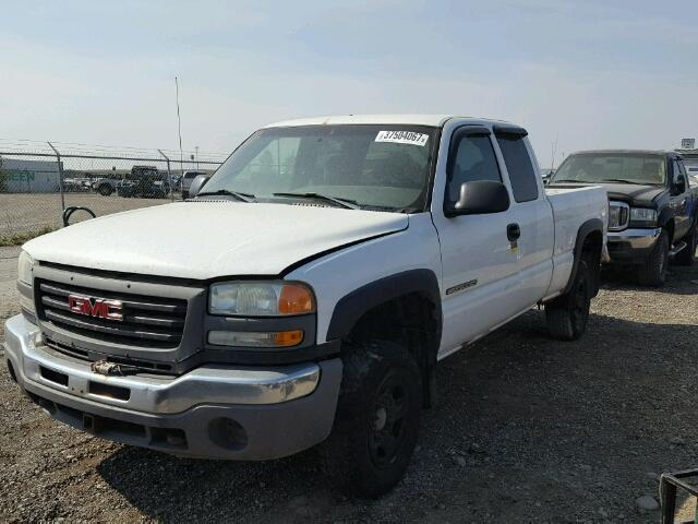 1GTHK29U63E354238 - 2003 GMC SIERRA K25 WHITE photo 2