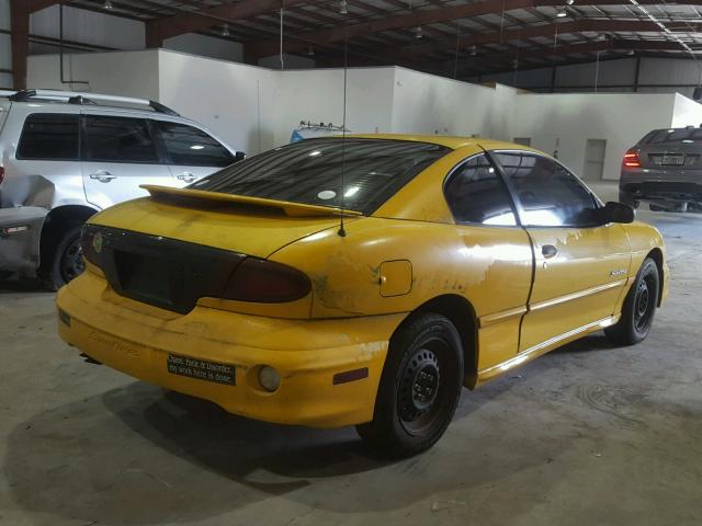 1G2JB12F027292236 - 2002 PONTIAC SUNFIRE SE YELLOW photo 4