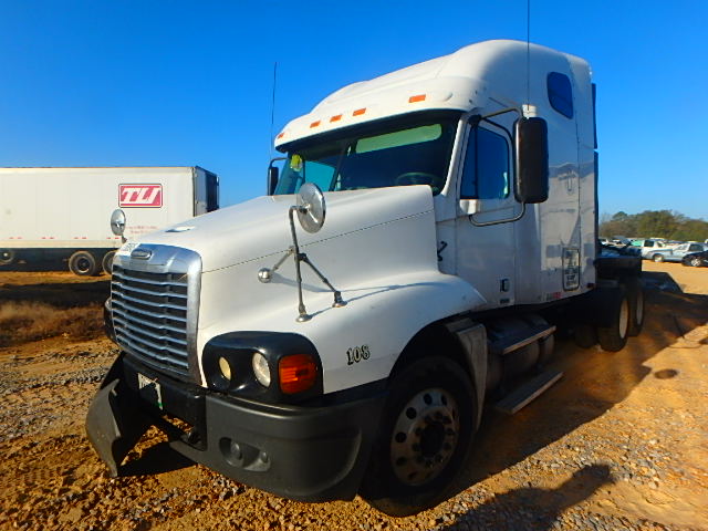 1FUJBBCK86LU84037 - 2006 FREIGHTLINER CONVENTION WHITE photo 2