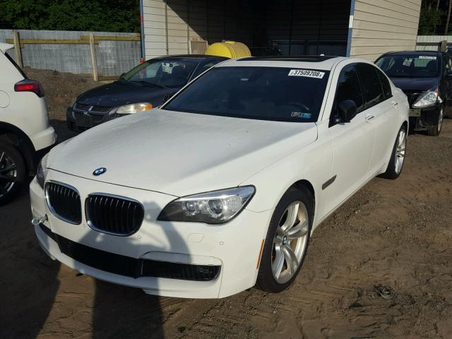 WBAYA6C51FG273245 - 2015 BMW 740 I WHITE photo 2