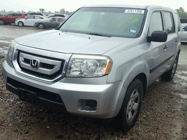 5FNYF4H26BB103183 - 2011 HONDA PILOT LX SILVER photo 2