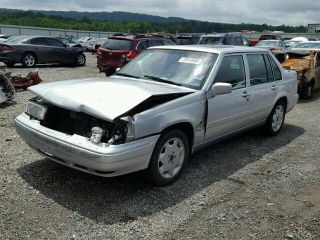 YV1KS9609W1126773 - 1998 VOLVO S90 Szary zdjęcie 2