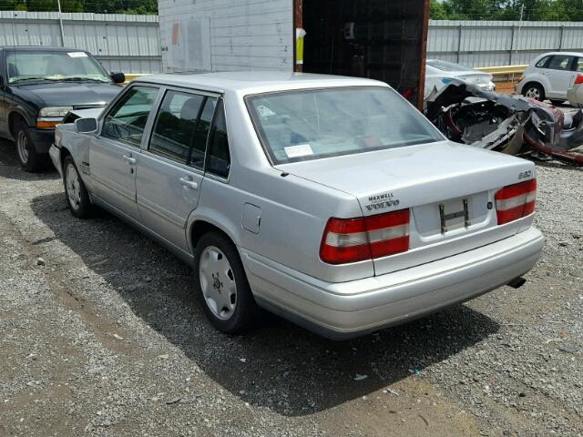 YV1KS9609W1126773 - 1998 VOLVO S90 Szary zdjęcie 3