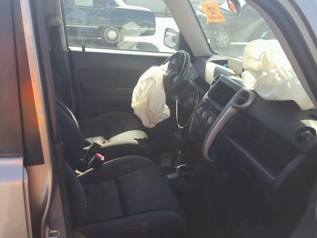 JTLKT324950205829 - 2005 TOYOTA SCION XB ნაცრისფერი ფოტო 5