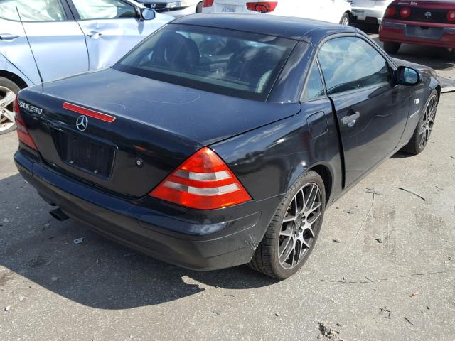 WDBKK47F1YF160478 - 2000 MERCEDES-BENZ SLK 230 KO BLACK photo 4