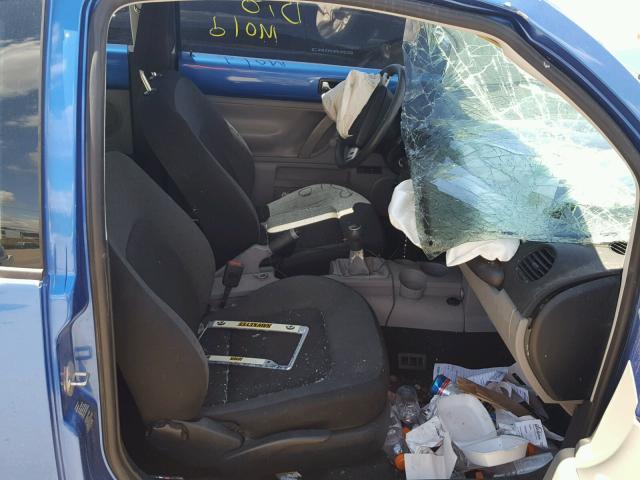 3VWBS21C61M410031 - 2001 VOLKSWAGEN NEW BEETLE ლურჯი ფოტო 5