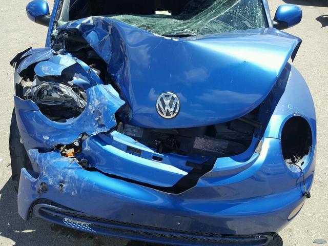 3VWBS21C61M410031 - 2001 VOLKSWAGEN NEW BEETLE ლურჯი ფოტო 7