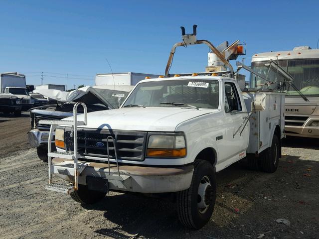 2FDLF47G3PCA79040 - 1993 FORD F SUPER DU WHITE photo 2