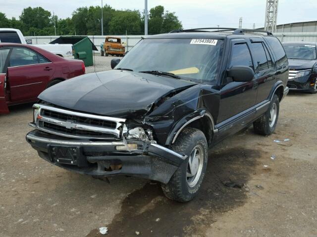 1GNDT13W2T2306745 - 1996 CHEVROLET BLAZER BLACK photo 2