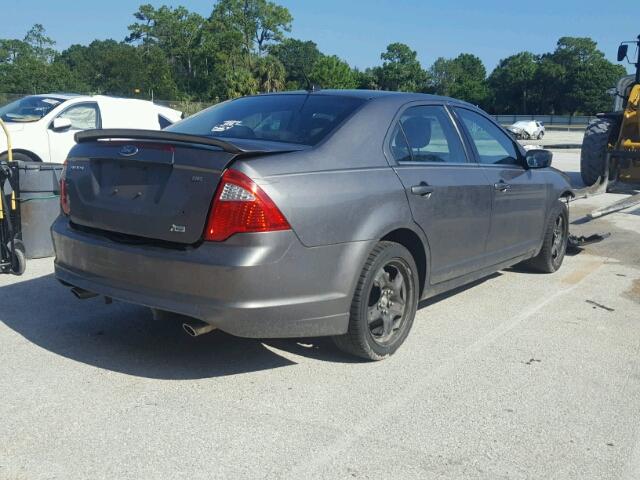 3FAHP0HG9AR300448 - 2010 FORD FUSION GRAY photo 4