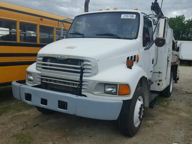 2FZAAKAK41AJ31907 - 2001 STERLING TRUCK M 7500 WHITE photo 2