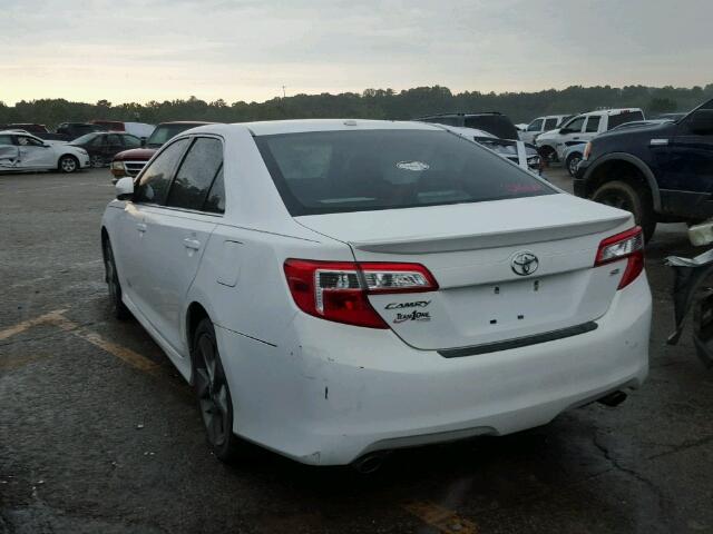 4T1BK1FK3CU518047 - 2012 TOYOTA CAMRY SE WHITE photo 3