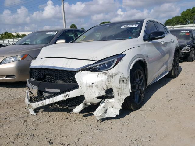 SJKCH5CP2HA027053 - 2017 INFINITI QX30 BASE WHITE photo 2