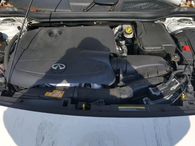 SJKCH5CP2HA027053 - 2017 INFINITI QX30 BASE WHITE photo 7