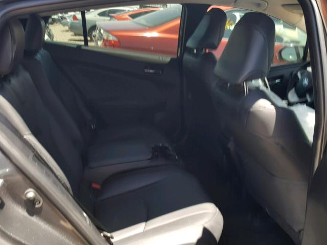 JTDKARFP9H3003326 - 2017 TOYOTA PRIUS PRIM ნაცრისფერი ფოტო 6