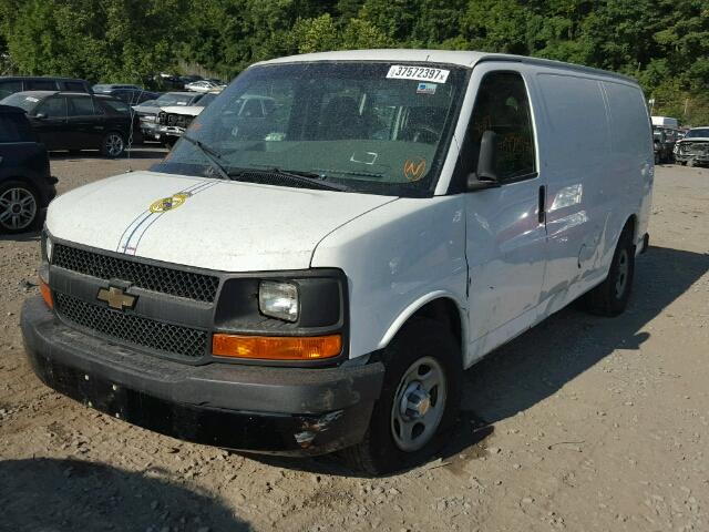 1GCFG15X731123441 - 2003 CHEVROLET EXPRESS G1 WHITE photo 2