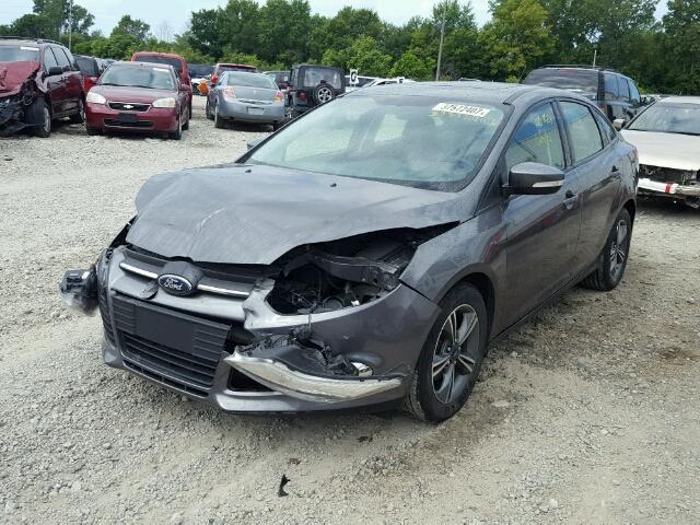 1FAHP3F25CL446307 - 2012 FORD FOCUS SE GRAY photo 2