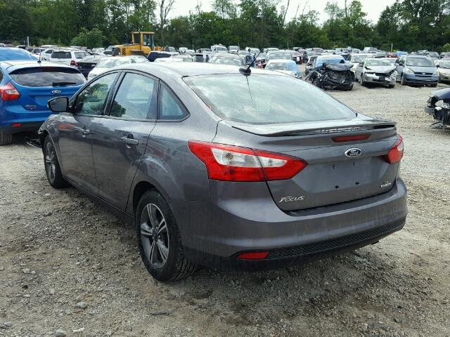 1FAHP3F25CL446307 - 2012 FORD FOCUS SE GRAY photo 3