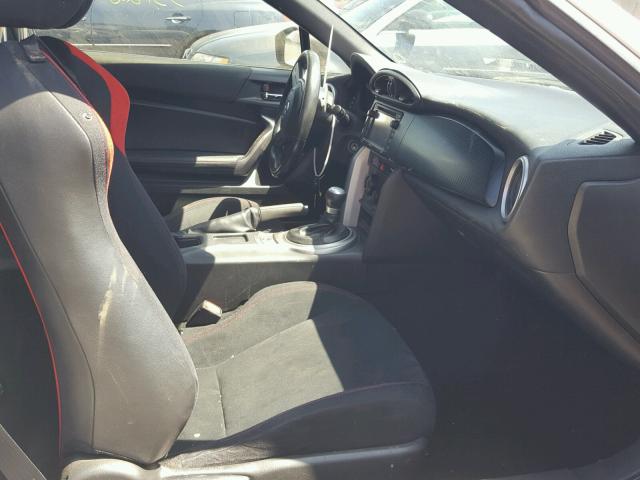 JF1ZNAA19D2731645 - 2013 TOYOTA SCION FR-S WHITE photo 5