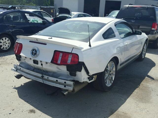 1ZVBP8AM3C5284748 - 2012 FORD MUSTANG WHITE photo 4