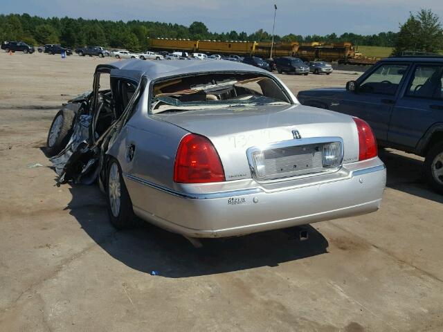 1LNHM81W54Y667190 - 2004 LINCOLN TOWN CAR E SILVER photo 3