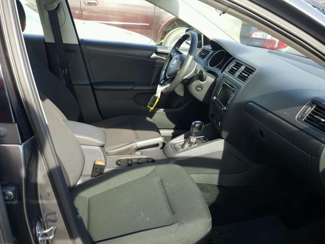 3VW2K7AJXFM225516 - 2015 VOLKSWAGEN JETTA BASE GRAY photo 5